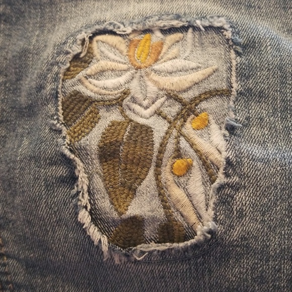 Arizona Capris - Picture 6 of 7